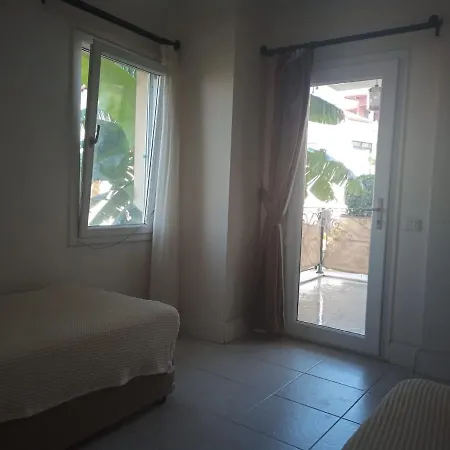 Seaview 1 Apartment *